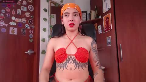 Snapshot of saucy_zaren chatting on February 12, 7:35 pm Zaren online show from February 12, 7:35 pm