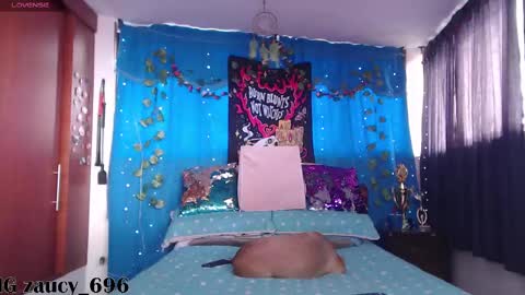 Snapshot of saucy_zaren chatting on February 25, 8:42 pm Zaren online show from February 25, 8:42 pm