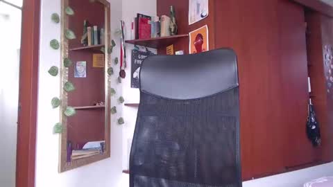 Snapshot of saucy_zaren chatting on January 8, 4:11 pm Zaren online show from January 8, 4:11 pm