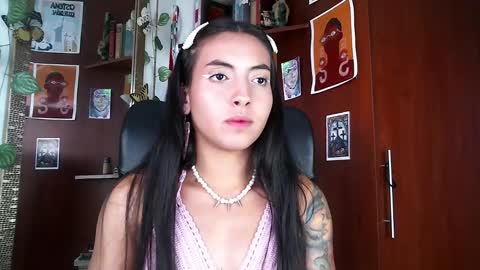 Snapshot of saucy_zaren chatting on December 12, 10:42 pm Zaren online show from December 12, 10:42 pm