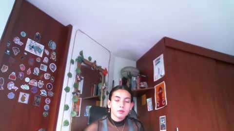 Snapshot of saucy_zaren chatting on December 2, 9:15 pm Zaren online show from December 2, 9:15 pm