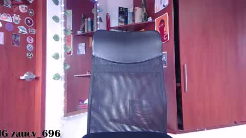 Snapshot of saucy_zaren chatting on March 2, 9:08 pm Zaren online show from March 2, 9:08 pm