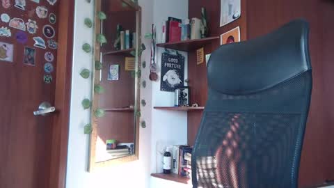 Snapshot of saucy_zaren chatting on January 20, 9:43 pm Zaren online show from January 20, 9:43 pm