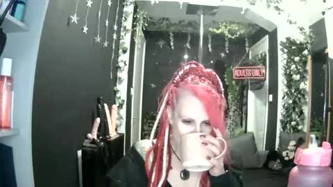 SaucySky online show from April 18, 9:37 pm