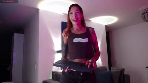 Savannaredhair 33 Angelebony33 online show from October 6, 2:50 am