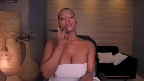 S a v a n n a h  online show from November 19, 12:16 pm