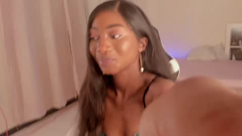 Savannahwildee online show from December 13, 8:25 pm