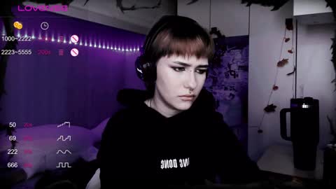 Snapshot of say_mary chatting on February 7, 4:59 am pronoun she. name Mary. age 21. online show from February 7, 4:59 am