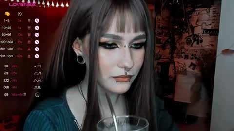 Snapshot of say_mary chatting on February 25, 5:51 pm pronoun she. name Mary. age 21. online show from February 25, 5:51 pm