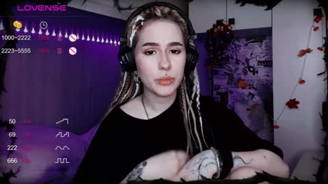 Snapshot of say_mary chatting on January 29, 9:01 am pronoun she. name Mary. age 21. online show from January 29, 9:01 am