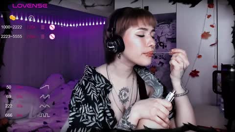 Snapshot of say_mary chatting on February 2, 6:20 pm pronoun she. name Mary. age 21. online show from February 2, 6:20 pm
