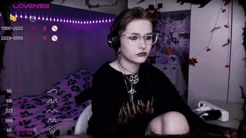 Snapshot of say_mary chatting on January 14, 12:11 am pronoun she. name Mary. age 21. online show from January 14, 12:11 am