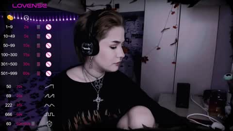 Snapshot of say_mary chatting on January 14, 10:48 am pronoun she. name Mary. age 21. online show from January 14, 10:48 am