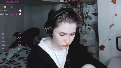 Snapshot of say_mary chatting on March 7, 4:22 pm pronoun she. name Mary. age 21. online show from March 7, 4:22 pm