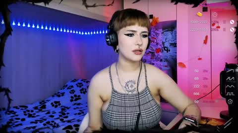 Snapshot of say_mary chatting on December 11, 4:31 pm pronoun she. name Mary. age 21. online show from December 11, 4:31 pm