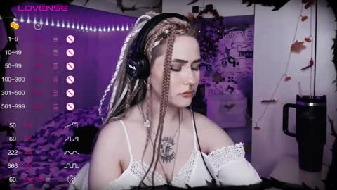 Snapshot of say_mary chatting on January 20, 5:37 pm pronoun she. name Mary. age 21. online show from January 20, 5:37 pm