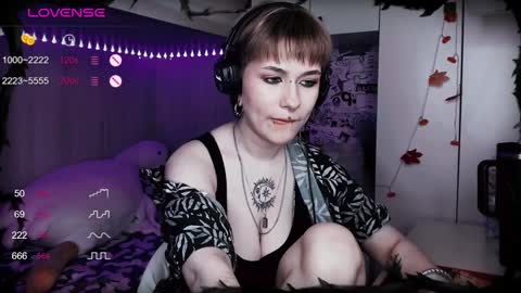 Snapshot of say_mary chatting on February 3, 8:57 am pronoun she. name Mary. age 21. online show from February 3, 8:57 am