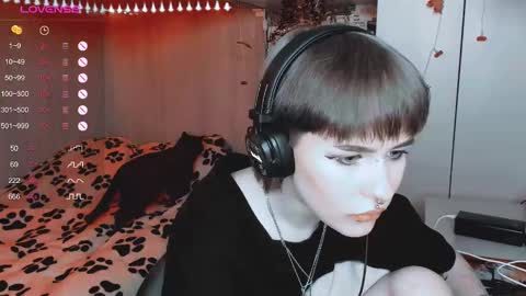 Snapshot of say_mary chatting on March 2, 9:30 pm pronoun she. name Mary. age 21. online show from March 2, 9:30 pm