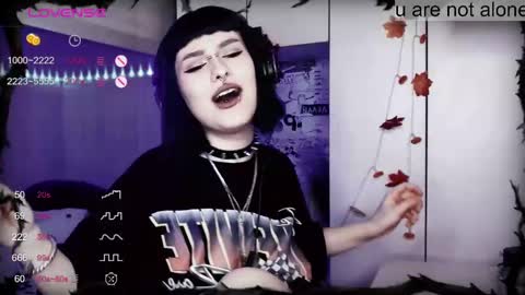 Snapshot of say_mary chatting on February 14, 3:05 pm pronoun she. name Mary. age 21. online show from February 14, 3:05 pm