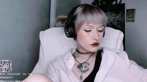 Snapshot of say_mary chatting on September 26, 3:37 am pronoun she. name Mary. age 21. online show from September 26, 3:37 am