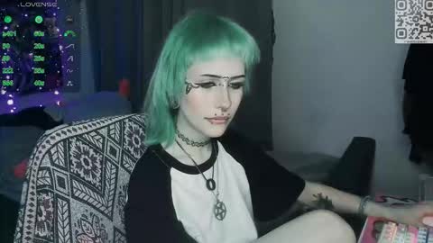 pronoun she. name Mary. age 21. online show from March 5, 9:21 pm