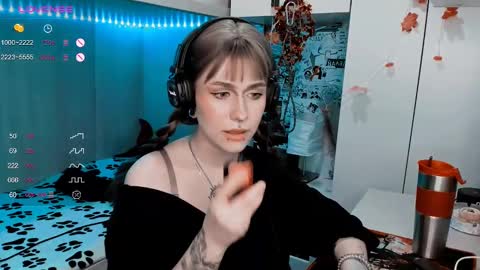 Snapshot of say_mary chatting on February 24, 3:20 pm pronoun she. name Mary. age 21. online show from February 24, 3:20 pm