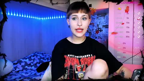 Snapshot of say_mary chatting on December 2, 5:02 pm pronoun she. name Mary. age 21. online show from December 2, 5:02 pm