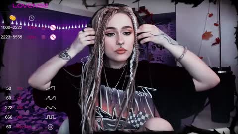 Snapshot of say_mary chatting on January 19, 9:33 am pronoun she. name Mary. age 21. online show from January 19, 9:33 am