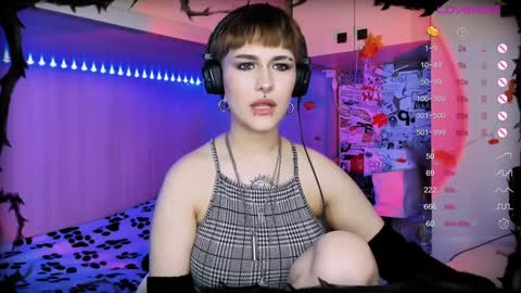 Snapshot of say_mary chatting on December 8, 7:37 am pronoun she. name Mary. age 21. online show from December 8, 7:37 am