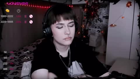 Snapshot of say_mary chatting on February 18, 4:49 pm pronoun she. name Mary. age 21. online show from February 18, 4:49 pm