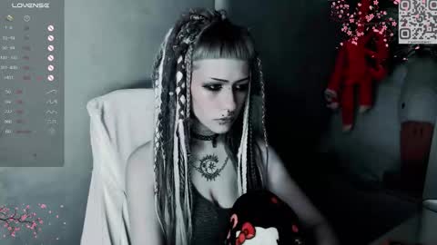 pronoun she. name Mary. age 21. online show from November 27, 6:00 pm