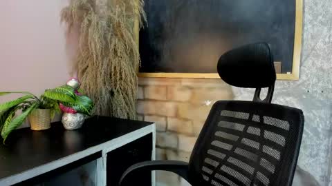 SCARLATTA DESIRE online show from April 14, 2:33 am