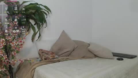 scarlet_100 online show from April 5, 1:04 am