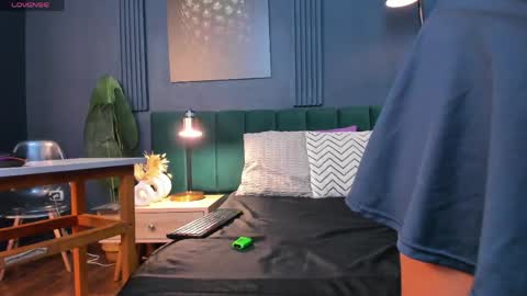 Scarlet Edwars online show from April 27, 8:39 pm