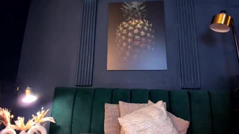 Scarlet Edwars online show from February 10, 7:07 pm