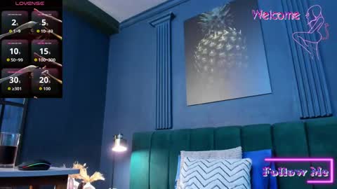 Scarlet Edwars online show from April 25, 7:22 pm