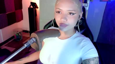 scarlet_gold online show from November 19, 4:12 am