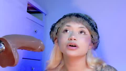 scarlet_gold online show from April 21, 2:51 am