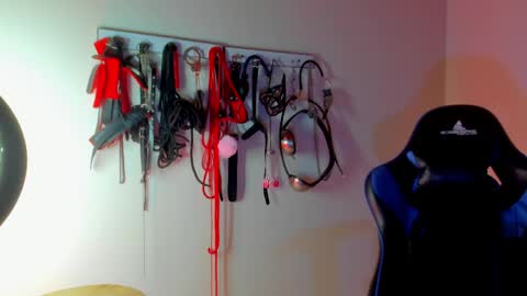 scarlet taylor kennedy online show from April 18, 7:58 pm