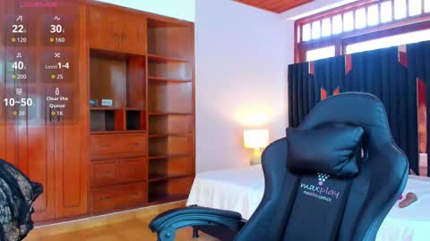Snapshot of scarlet_lace1 chatting on September 29, 6:57 pm scarlet_lace1 online show from September 29, 6:57 pm