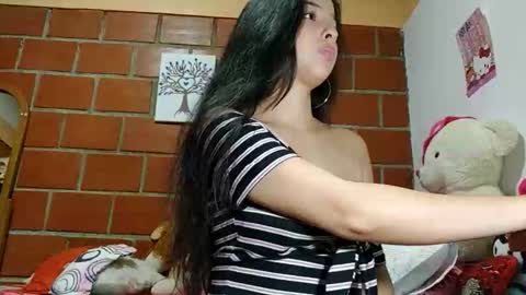 scarlet_muse18 online show from May 20, 12:40 am