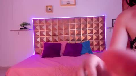 Scarlet  online show from March 18, 5:45 am