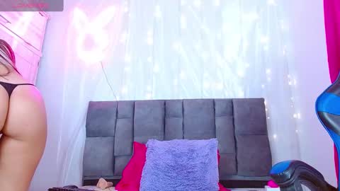 Snapshot of scarlet_sexy12 chatting on February 4, 2:53 pm scarlet_sexy12 online show from February 4, 2:53 pm