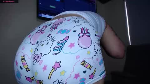 scarlet_tommy online show from June 8, 8:09 pm