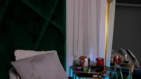 Scarlet online show from April 22, 2:52 am