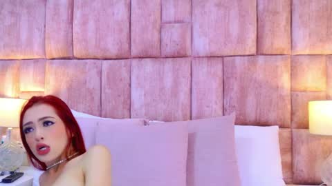 Scarlet Fooxs online show from April 28, 1:04 pm