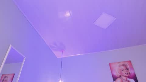 Scarlet  online show from December 4, 5:53 am