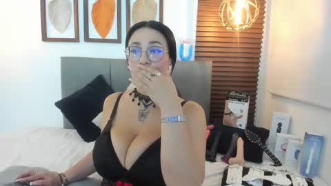Snapshot of scarleth_swann chatting on January 3, 2:43 am scarleth online show from January 3, 2:43 am