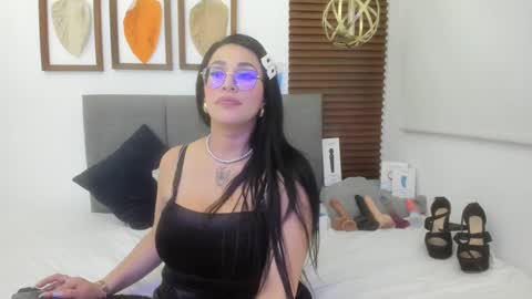 Snapshot of scarleth_swann chatting on March 6, 2:41 am scarleth online show from March 6, 2:41 am