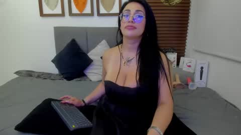 Snapshot of scarleth_swann chatting on February 10, 2:30 am scarleth online show from February 10, 2:30 am